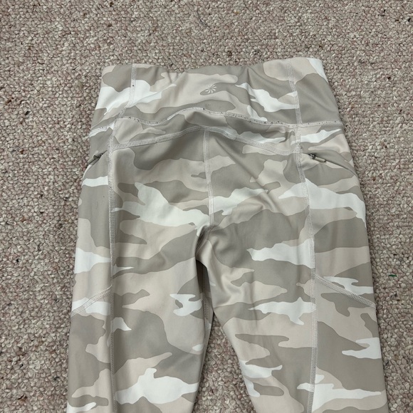 Athleta camo 7/8 length legging - Picture 7 of 7